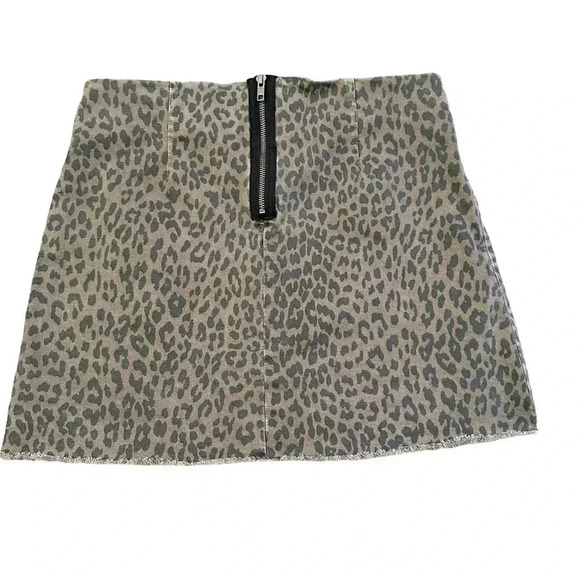 Pistola• Cheetah print raw hem mini skirt size medium - Picture 2 of 10